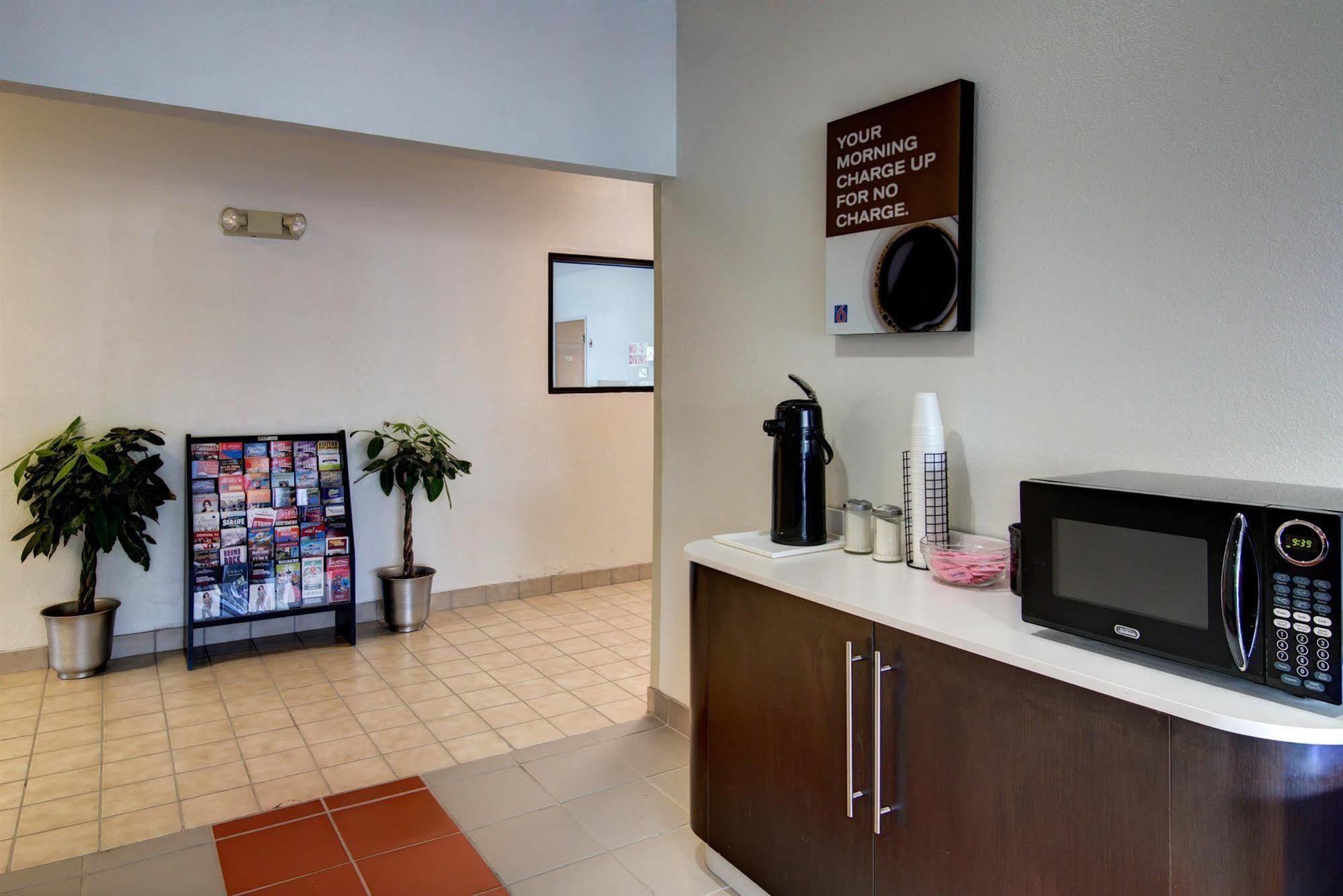 Motel 6 Waco - Woodway Екстер'єр фото